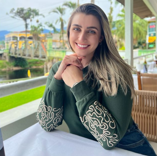 Professor ADRIELI TAMBARUCCI