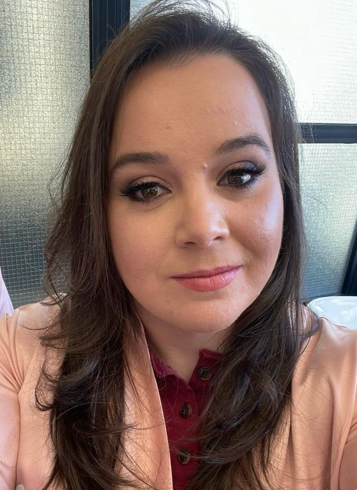 Professor ANNIKA PAULA CECAGNO